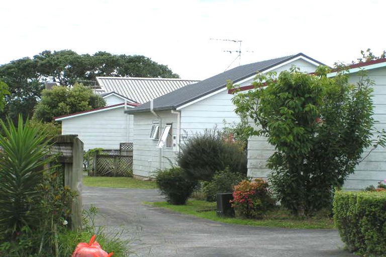 Photo of property in 2/29 Eversleigh Road, Belmont, Auckland, 0622