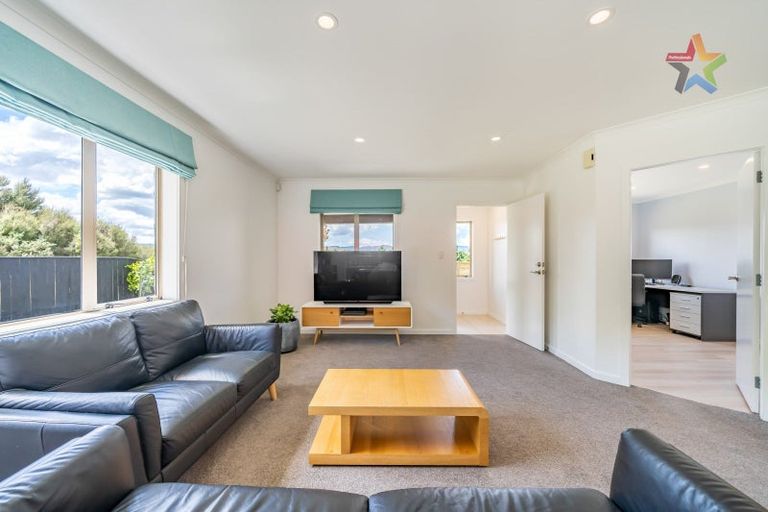 Photo of property in 10 Meadowbank Drive, Belmont, Lower Hutt, 5010