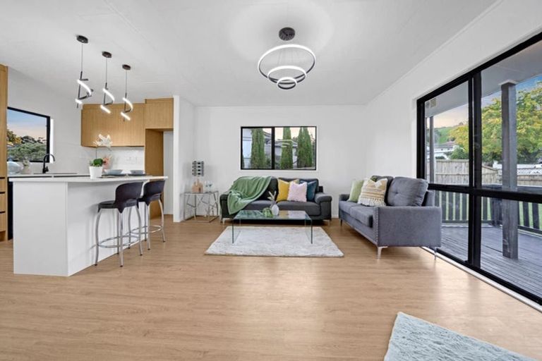 Photo of property in 87 West Harbour Drive, West Harbour, Auckland, 0618