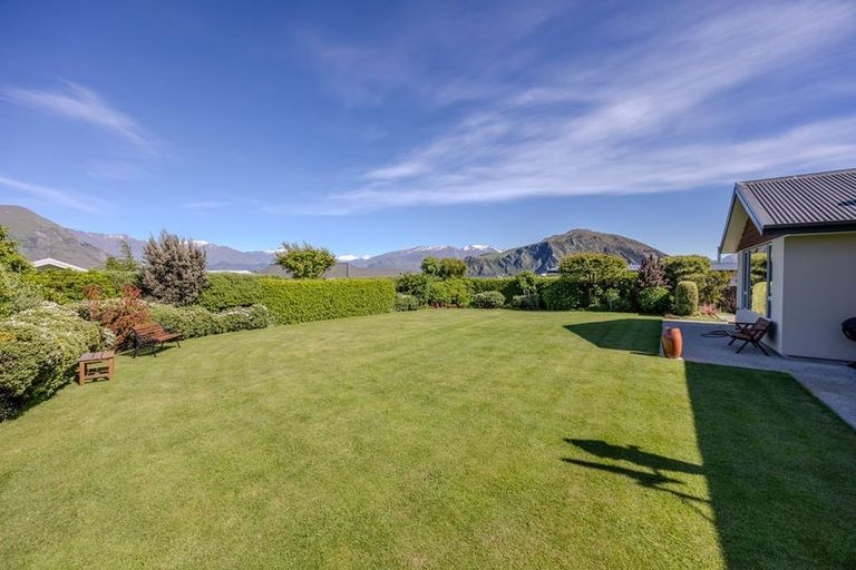 Photo of property in 5 Centre Crescent, Wanaka, 9305