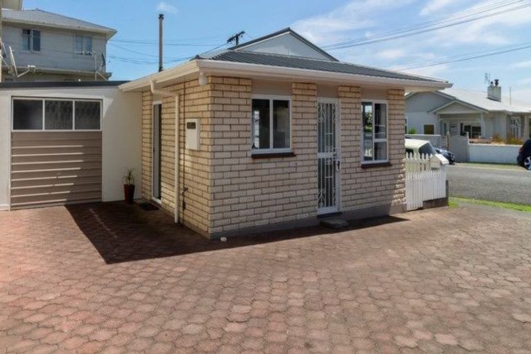 Photo of property in 21 Bulteel Street, New Plymouth, 4310