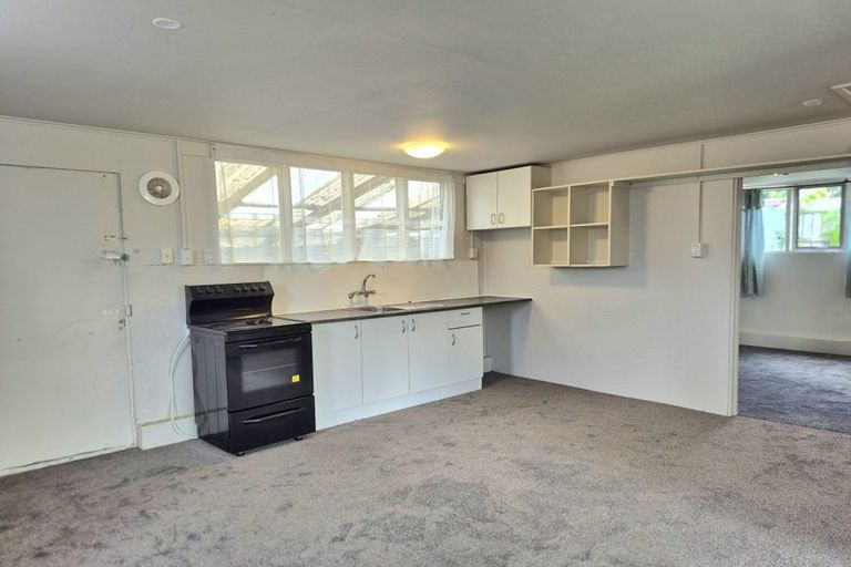 Photo of property in 8 Sabot Place, Massey, Auckland, 0614