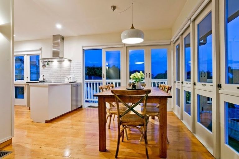 Photo of property in 50 Fowler Street, Northcote, Auckland, 0627