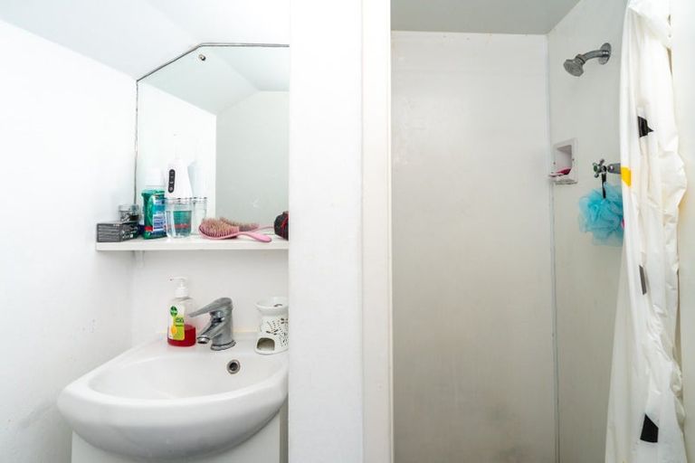 Photo of property in 87 Queens Drive, Lyall Bay, Wellington, 6022