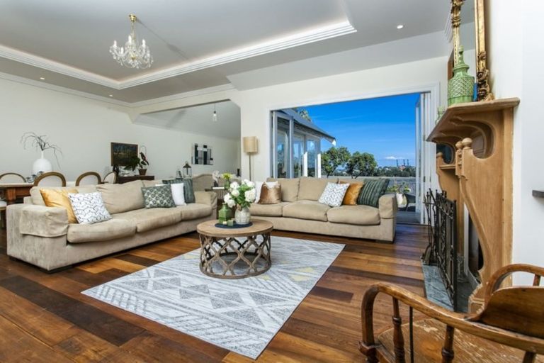 Photo of property in 21 Norwood Road, Bayswater, Auckland, 0622