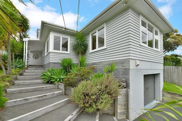 Photo of property in 584 Beach Road, Rothesay Bay, Auckland, 0630