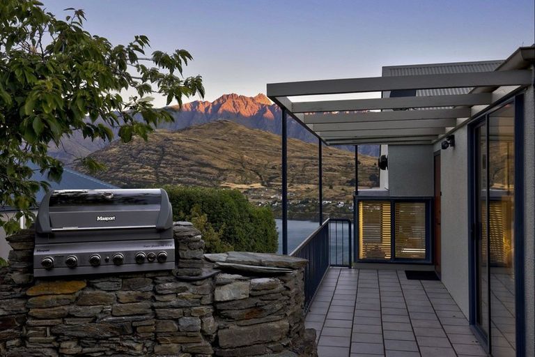 Photo of property in 5 Sunrise Lane, Queenstown, 9300