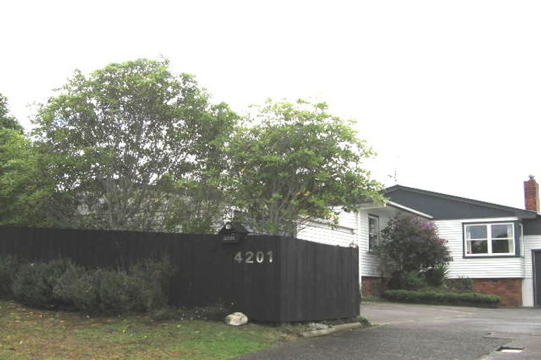 Photo of property in 1/4201 Great North Road, Glen Eden, Auckland, 0602