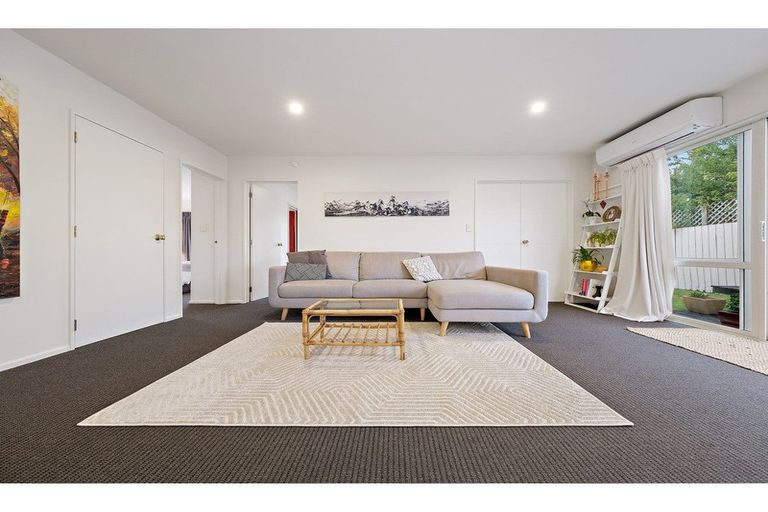 Photo of property in 10 Yeovil Place, St Albans, Christchurch, 8052