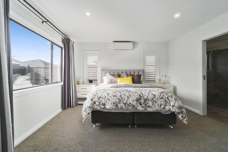 Photo of property in 22 Sir Lincoln Drive, Kumeu, 0810