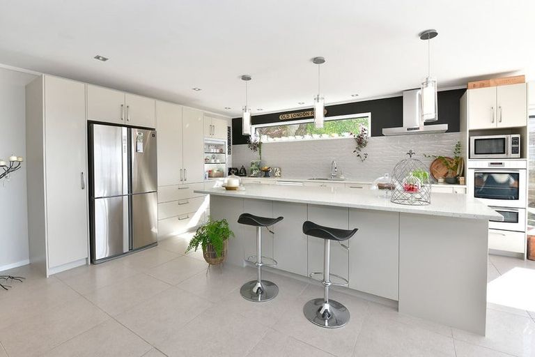 Photo of property in 119 Waldorf Crescent, Orewa, 0931