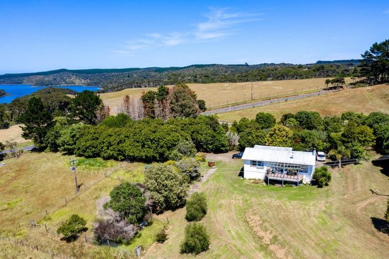 Photo of property in 2850 South Head Road, South Head, Helensville, 0874