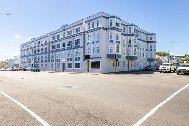 Photo of property in Devonport Apartments, 21/127 Saint Aubyn Street, New Plymouth, 4310