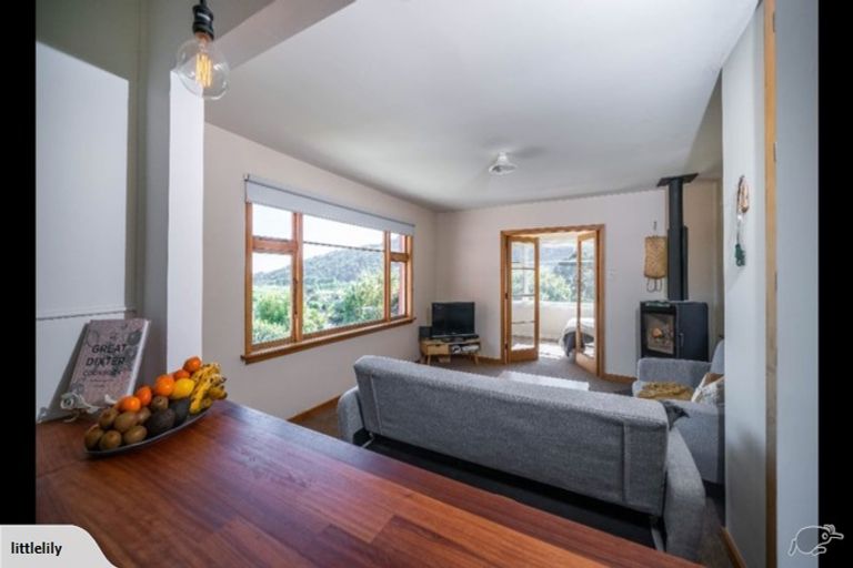 Photo of property in 28 Flinders Road, Heathcote Valley, Christchurch, 8022