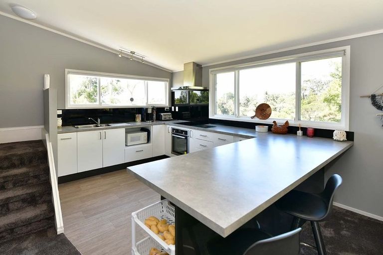 Photo of property in 1141 Whangaparaoa Road, Tindalls Beach, Whangaparaoa, 0930