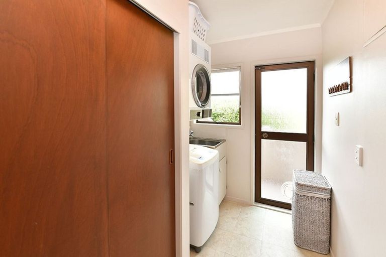 Photo of property in 11 Rosario Crescent, Red Beach, 0932