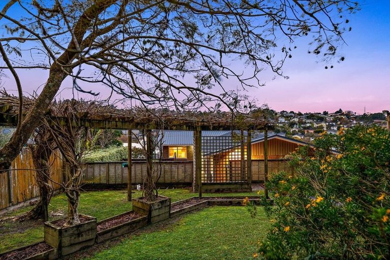 Photo of property in 14 Bellringer Road, Massey, Auckland, 0614