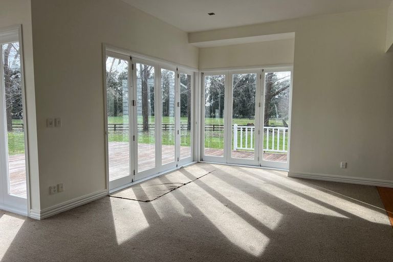 Photo of property in 62 Boord Crescent, Kumeu, 0891