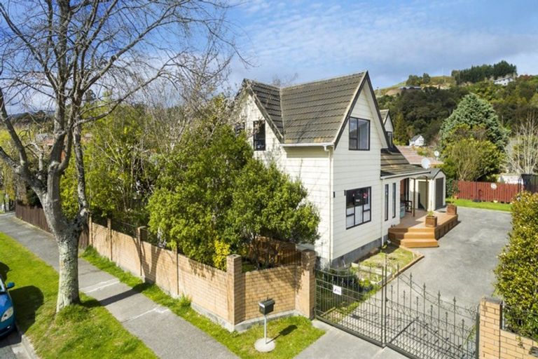 Photo of property in 30 Gemstone Drive, Birchville, Upper Hutt, 5018