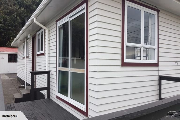 Photo of property in 19 Simons Street, Moturoa, New Plymouth, 4310