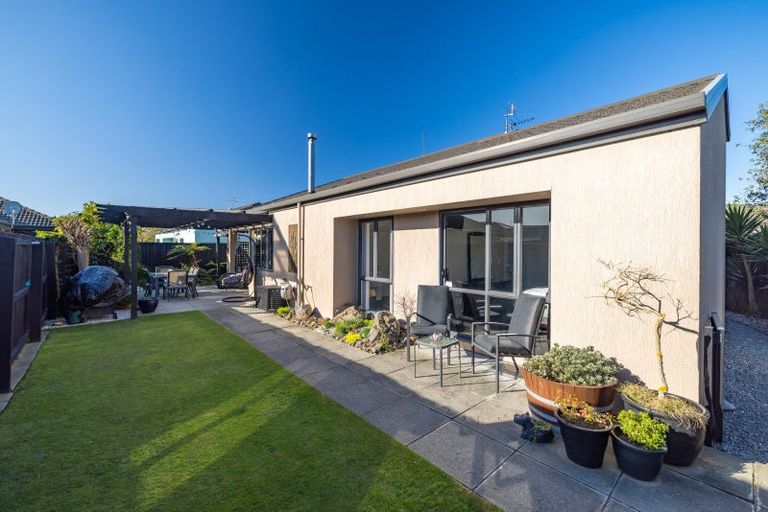 Photo of property in 2/66 Broadhaven Avenue, Parklands, Christchurch, 8083