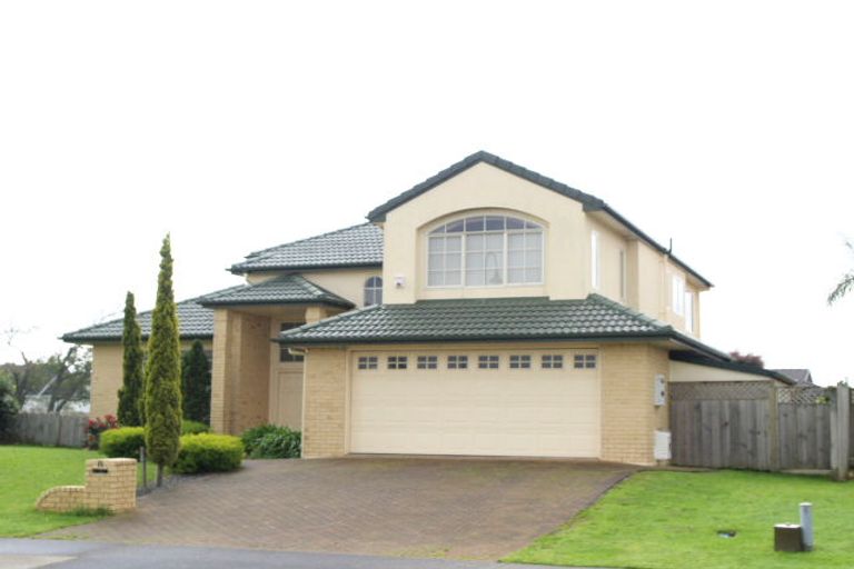 Photo of property in 11 Corta Bella Place, Golflands, Auckland, 2013