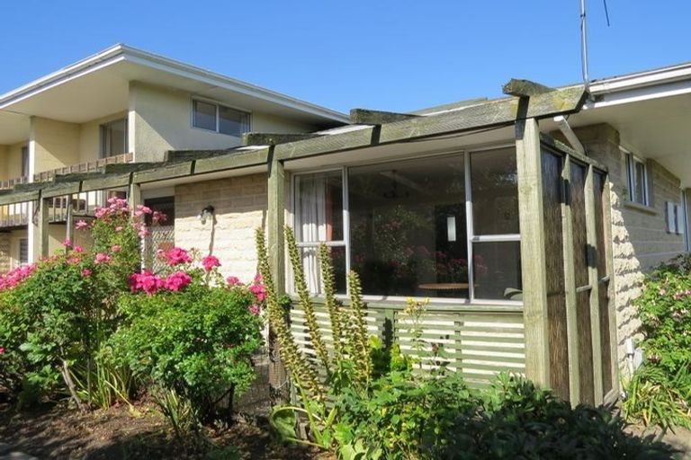 Photo of property in 2/3 Esher Place, Saint Martins, Christchurch, 8022