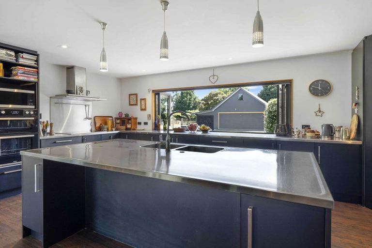 Photo of property in 424 Tararua Road, Levin, 5571