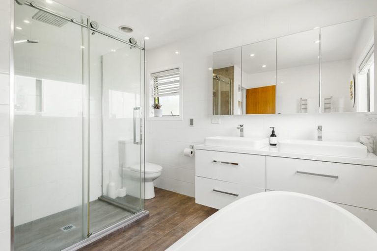 Photo of property in 136a Calliope Road, Stanley Point, Auckland, 0624