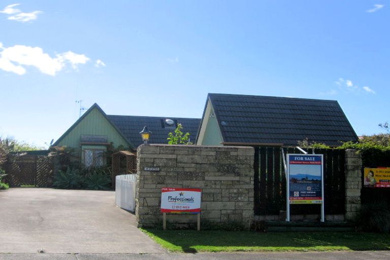 Photo of property in 10 Mayor View Terrace, Waihi Beach, 3611