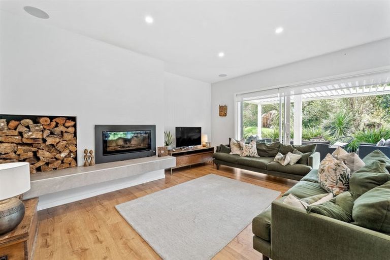 Photo of property in 18b Hobbs Road, Matakatia, Whangaparaoa, 0930