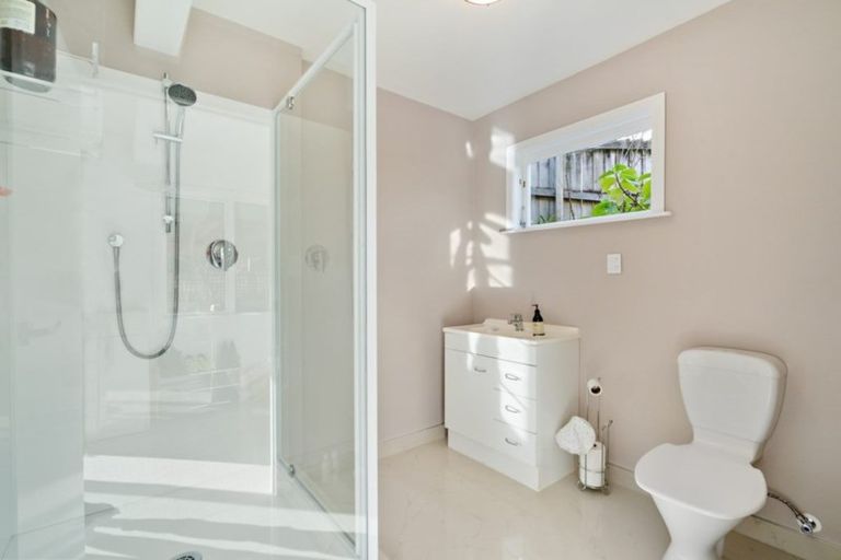 Photo of property in 20 Ocean View Road, Hatfields Beach, Orewa, 0931