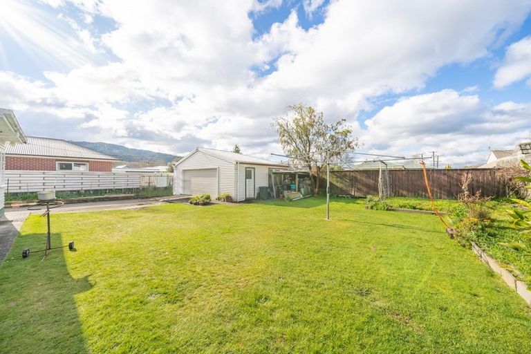 Photo of property in 5 Elizabeth Avenue, Heretaunga, Upper Hutt, 5018