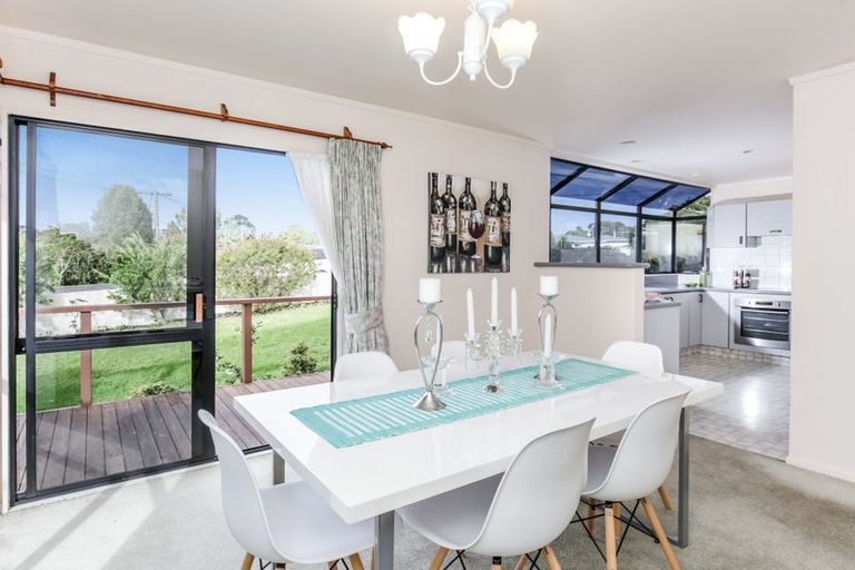 Photo of property in 17 Avonleigh Road, Green Bay, Auckland, 0604