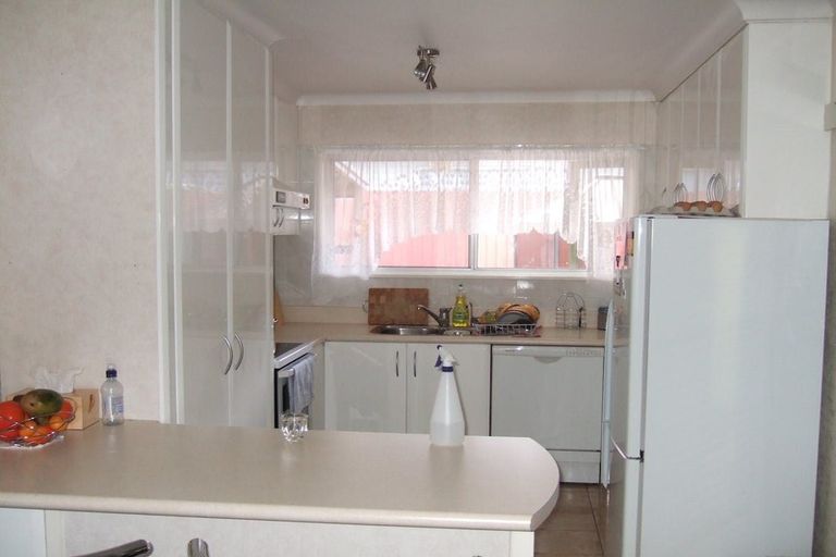 Photo of property in 2 Bellfield Road, Opaheke, Papakura, 2113