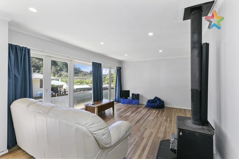 Photo of property in 21 Shackleton Grove, Stokes Valley, Lower Hutt, 5019