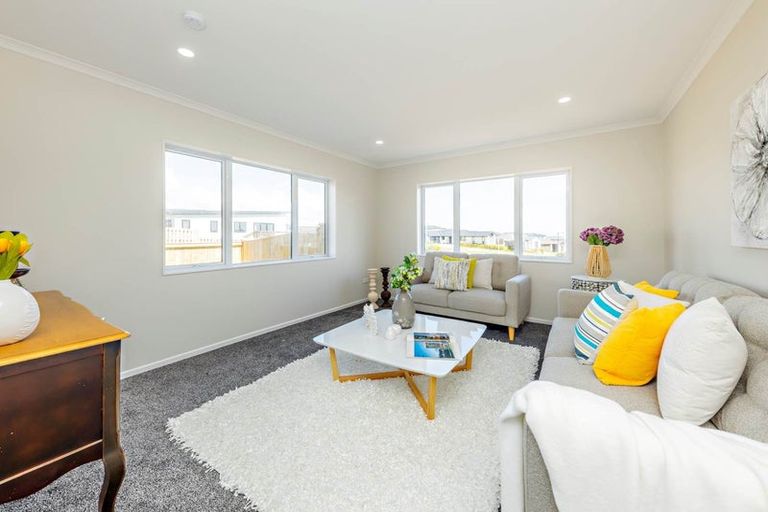 Photo of property in 16 Te Aramanu Crescent, Papakura, 2110