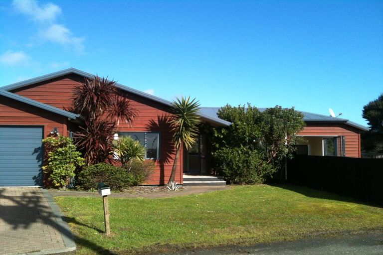 Photo of property in 8 Unity Road, Waitakere, Henderson, 0781