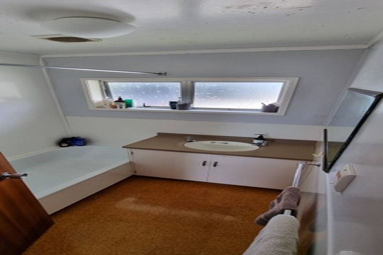 Photo of property in 1/64 Hebron Road, Waiake, Auckland, 0630