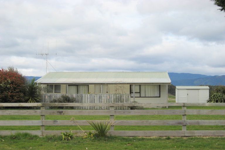 Photo of property in 20 Sarah Street, Waikawa Beach, Manakau, 5573