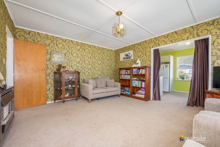 Photo of property in 280 Wellington Road, Wainuiomata, Lower Hutt, 5014