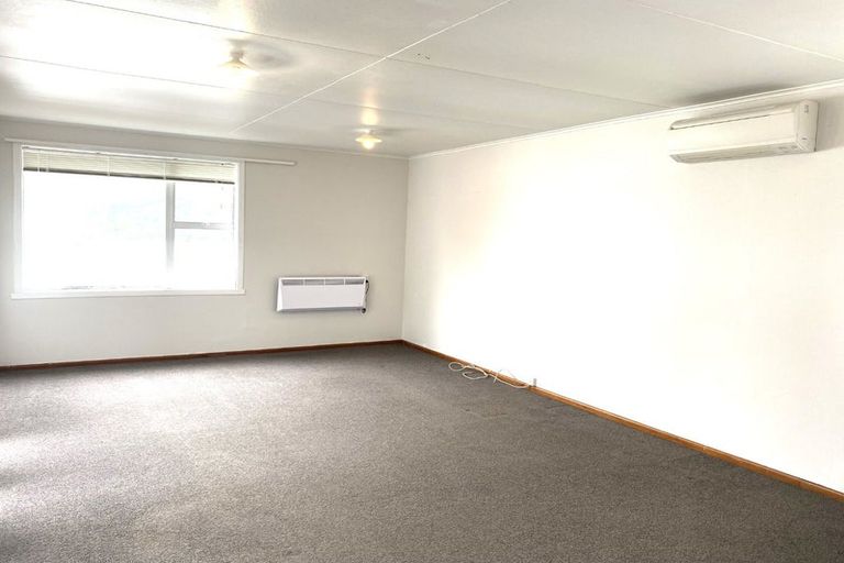 Photo of property in 17 The Drive, Tawa, Wellington, 5028