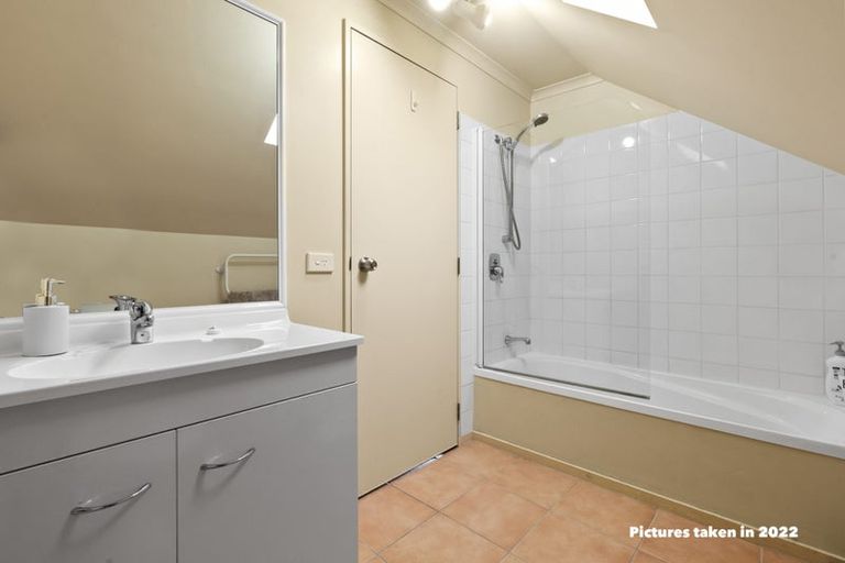 Photo of property in 31d Chieftain Rise, Goodwood Heights, Auckland, 2105