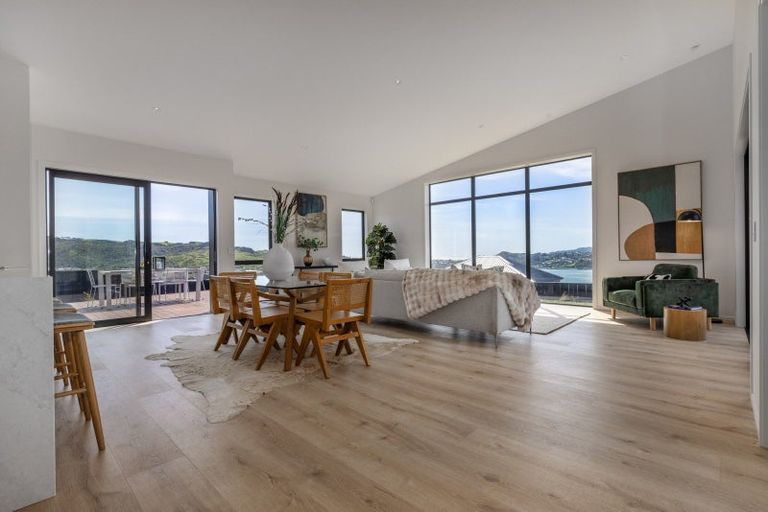 Photo of property in 6 Okupe Grove, Aotea, Porirua, 5024