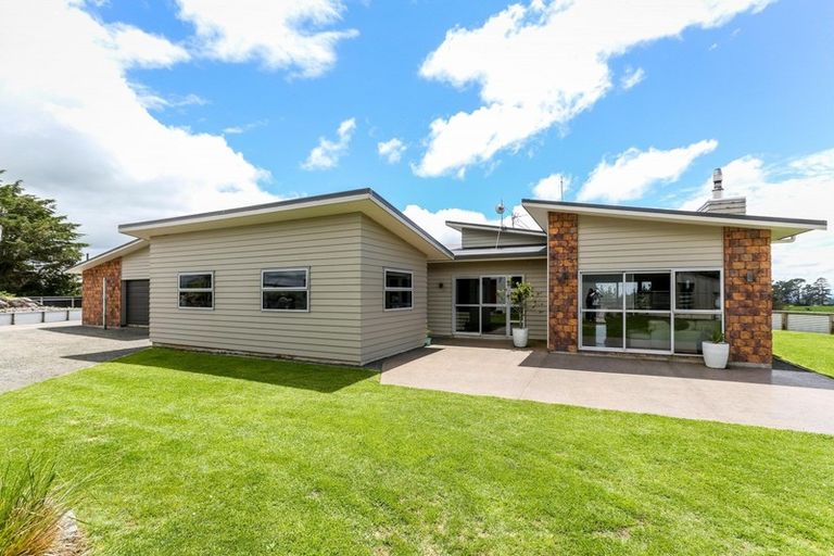 Photo of property in 1375 Carrington Road, Hurworth, New Plymouth, 4371