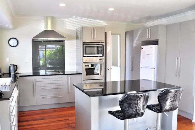 Photo of property in 12 Kalmore Place, Flat Bush, Auckland, 2016