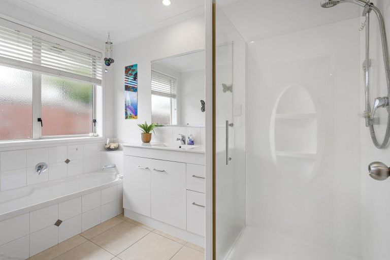 Photo of property in 33 Seabreeze Place, Papamoa Beach, Papamoa, 3118