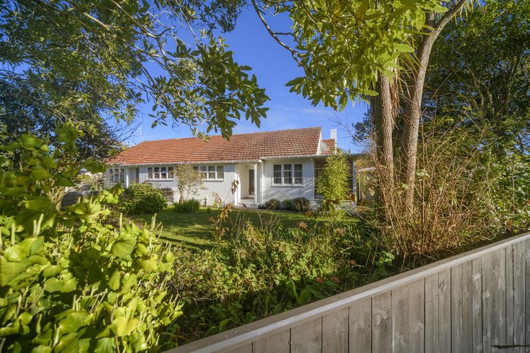 Photo of property in 3 Fairs Road, Milson, Palmerston North, 4414