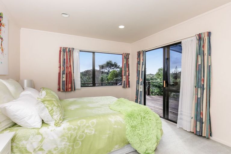 Photo of property in 17 Avonleigh Road, Green Bay, Auckland, 0604