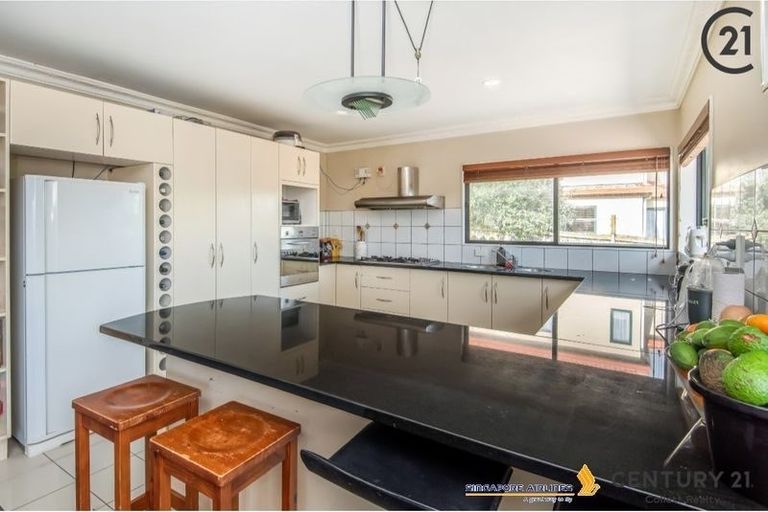 Photo of property in 2/49 College Road, Northcote, Auckland, 0627